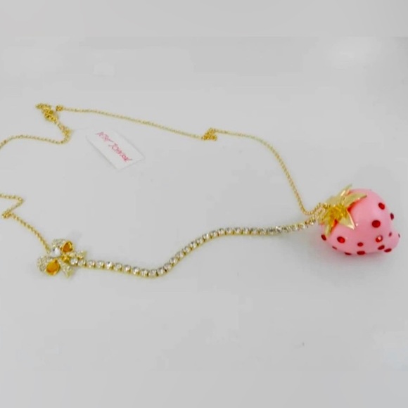 NWT ⚜️💖⚜️ Betsey Johnson Strawberry Rhinestone Bow Necklace - Picture 9 of 11